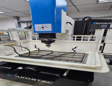 Foto: ELETROEROSÃO DE PENTRAÇÃO - EUROSTEC - EDM 350NC - 350 X250 X200 - ANO 2024