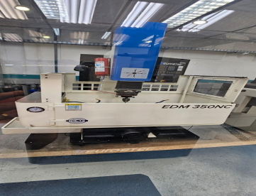 ELETROEROSÃO DE PENTRAÇÃO EUROSTEC EDM 350NC -350 X250 X200- ANO 2024