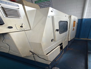 Foto: CENTRO DE USINAGEM VERTICAL - ROMI - POLARIS V400 - ANO 1994 - 700 x 350 x 300 MM