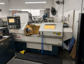 TORNO CNC - ROMI - CENTUR 30D - ANO 2013 - 430 x 1000 MM - COMANDO SIEMENS