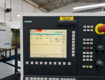 Foto: TORNO CNC - ROMI - CENTUR 30D - ANO 2013 - 430 x 1000 MM - COMANDO SIEMENS