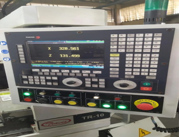 Foto: Torno CNC Travis  Modelo: TR-10  Ano: 2021 Spindle de 6000 RPM  Passagem de Barra 42mm