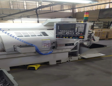 Torno CNC Travis  Modelo: TR-10  Ano: 2021 Spindle de 6000 RPM  Passagem de Barra 42mm