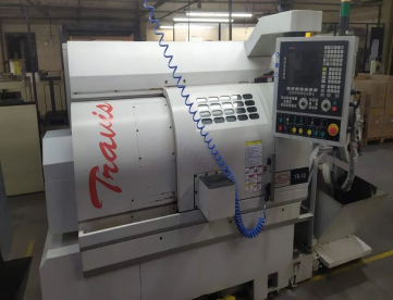 Foto: Torno CNC Travis  Modelo: TR-10  Ano: 2021 Spindle de 6000 RPM  Passagem de Barra 42mm