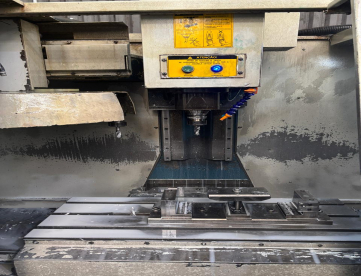 Foto: CENTRO DE USINAGEM VERTICAL CNC ROMI D760 - 760MM X 406MM X 508MM - ANO 2001