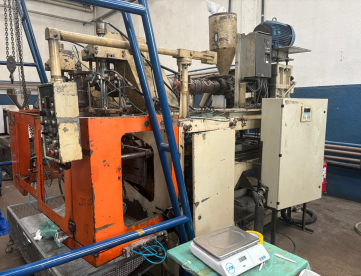 Foto: SOPRADORA DE TERMOPLÁSTICOS   MARCA ROGEFLEX - MODELO 6L R75 -6 LITROS -MESA DUPLA - ANO 1995