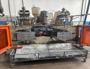 Foto: SOPRADORA DE TERMOPLÁSTICOS   MARCA ROGEFLEX - MODELO 6L R75 -6 LITROS -MESA DUPLA - ANO 1995