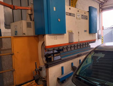 DOBRADEIRA CNC HIDRÁULICA NEWTON 3050MM X 135 TONS - 4 EIXOS COMANDO CYBELEC ANO 2010