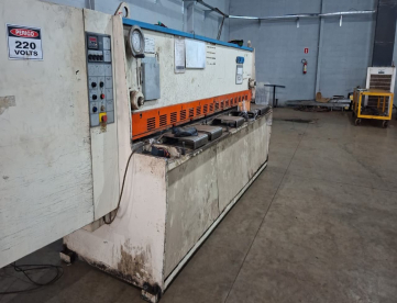 Foto: GUUILHOTINA HIDRAULICA LVD - 3000MM X 164KN - 4,75MM NO CARBONO