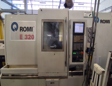 TORNO CNC - ROMI - E320 - COMANDO FANUC - ANO 2004