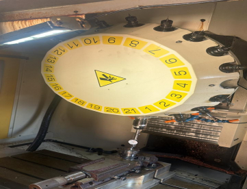 Foto: CENTRO DE USINAGEM / FURAÇÃO - FANUC - ROBODRILL α-D21LiB5 - MAGAZINE 21 FERRAMENTAS - 24000 RPM -  ANO 2017