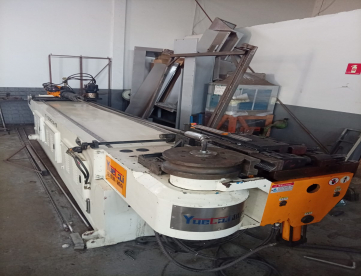 Foto: CURVADORA DE TUBOS CNC – YUETAI – YT-150CNC-2A-1S – 2 EIXOS SERVO – ANO 2023