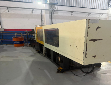 Foto: INJETORA DE PLÁSTICOS SINITRON SB-2000 - 200T - ANO 2010