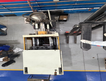 Foto: INJETORA DE PLÁSTICOS SINITRON SB-2000 - 200T - ANO 2011