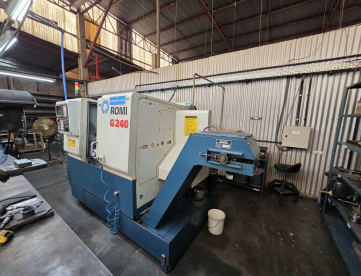 CENTRO DE TORNEAMENTO ROMI G240  -COMANDO FANUC -400 X 240 -ANO 2005