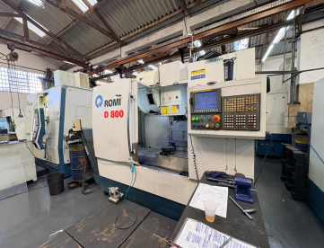 Foto: CENTRO DE USINAGEM VERTICAL - ROMI - D800 - COMANDO FANUC - 800 x 530 x 580 MM - ANO 2009