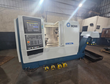 CENTRO DE TORNEAMENTO CNC - ROMI - GL300M - ANO 2025 - 65HS TRABALHADAS / COM FERRAMENTAS ACIONADAS