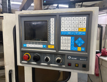 Foto: CENTRO DE USINAGEM VERTICAL ROMI BRIDGEPORT4040 -ANO 2000