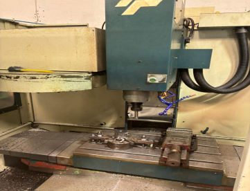 Foto: CENTRO DE USINAGEM VERTICAL MARCA: FEELER MODELO: FV 580 -MAQUINA DE FERRAMENTARIA -600 X 400 X 400 -ANO: 2005