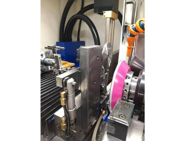Foto: RETIFICADORA CNC DE PRECISÃO DE BLANKS E FERRAMENTAS  ROLLOMATIC SCHARPE SMART NP4- ANO 2009