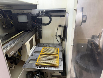 Foto: RETIFICA CILINDRICA DE FERRAMENTAS  6 EIXOS   MARCA ROLLOMATIC  MODELO GRINDSMART 620XS -COM CARREGADOR ALTOMATICO DE BLANKS -ANO 2001