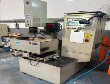 Foto: ELETROEROSÃO PENETRAÇÃO - ENGEMAQ - EDM 240 NC - ANO 1994