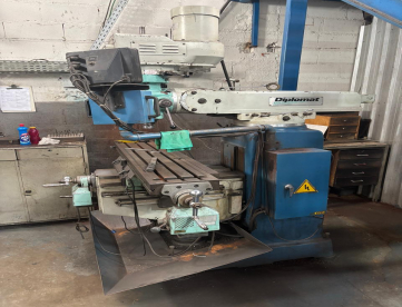 FRESADORA FERRAMENTEIRA   MARCA DIPLOMAT  MODELO 2500 FVF - ANO 2000