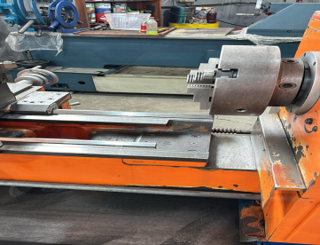 Foto: Torno Convencional BULL STEEL
