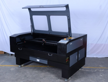 Foto: MAQUINA DE CORTE A LASER FIBRA - MARCA FORTZ  LASER-  MODELO FZ1490- ANO 2026 - AREA  DE CORTE  900x1400