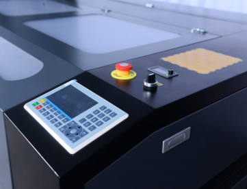 Foto: MAQUINA DE CORTE A LASER FIBRA - MARCA FORTZ  LASER-  MODELO FZ1490- ANO 2026 - AREA  DE CORTE  900x1400