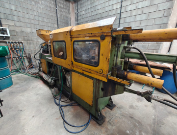 Foto: INJETORA DE PLÁSTICOS - JASOT - 300 / 120 TONELADAS