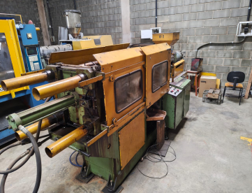 Foto: INJETORA DE PLÁSTICOS - JASOT - 300 / 120 TONELADAS