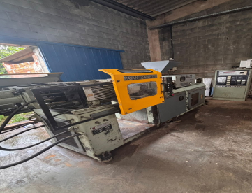 Foto: INJETORA DE PLÁSTICOS - PAVAN ZANETTI UNJ - 250V - ANO 1996