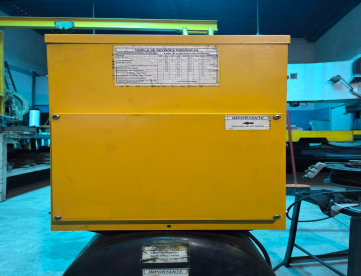 Foto: COMPRESSOR DE PARAFUSO  MARCA METALPLAN  MODELO RP 04 HP - ANO 2016  Potência 4 hp