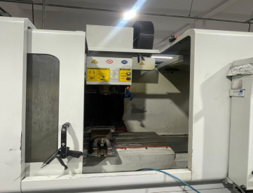 Foto: Centro de Usinagem Vertical ROMI DISCOVERY 560