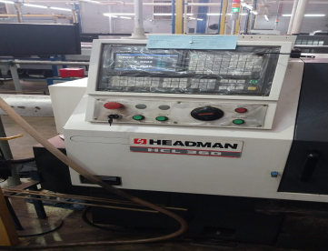 TORNO CNC TIPO GANG  MARCA.HEADMAN  MODELO HCL360  ANO 2007   COMANDO NUMÉRICO GSK