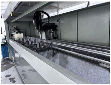 Foto: CENTRO DE USINAGEM DE PERFIS DE ALUMINIO   MARCA OZ MACHINE (Turquia )  MODELO GARNET XS -CURSO 3000X 340 X 255 - ANO 2017