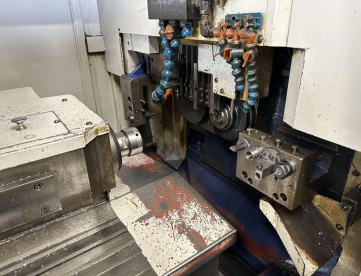 Foto: TORNO AUTOMATICO DE CABEÇOTE MOVEL MARCA HANWHA  MODELO ML20H -COM ALIMENTADOR AUTOMÁTICO DE BARRAS - ANO 2001