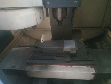 Foto: CENTRO DE USINAGEM VERTICAL - MILLMASTER - VMC500 - ANO 2011- 550 x 300 x 450 - MÁQUINA MUITO NOVA