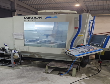CENTRO DE USINAGEM VERTICAL CNC – MIKRON – VCP 800 – COMANDO HEIDENHAIN iTNC 530 – ANO 2003