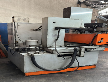 Foto: ELETROEROSÃO POR PENETRAÇÃO – ENGEMAQ – EDM 440 NC – SÉRIE L – ANO 2002