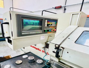 Foto: TORNO CNC ROMI CENTUR 35D - MULTIPLIC - 500MM X 1500MM - COMANDO BRIDGEPORT