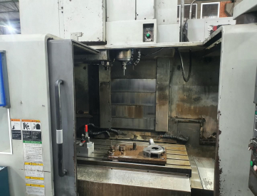 Foto: CENTRO DE USINAGEM VERTICAL - HYUNDAI - VX500 - 1060 X 510 X 635 - ANO 2006