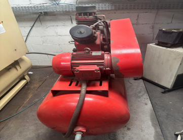 Foto: COMPRESSOR DE PISTÃO -WAYNE MODELO W84011H -425 LITOS -10 HP -