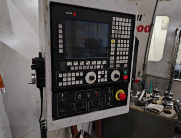 Foto: CENTRO DE USINAGEM VERTICAL - TRAVIS - M2000 - ANO 2005 - 2.000 x 800 x 700 MM - COMANDO FAGOR