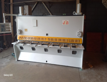 Foto: GUILHOTINA HIDRAULICA CNC JIN - 3100MM X 8MM