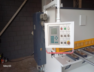 Foto: GUILHOTINA HIDRAULICA CNC JIN - 3100MM X 8MM