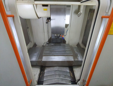 Foto: CENTRO DE USINAGEM VERTICAL  MARCA CHARMILLES- MODELO VCE800 PRO X -16.000 RPM - ANO 2006 - MAQUINA IDEAL PRA MOLDES 