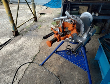 ROSQUEADEIRA - RIDGID 300 - CAP. 1/2" ATÉ 2"