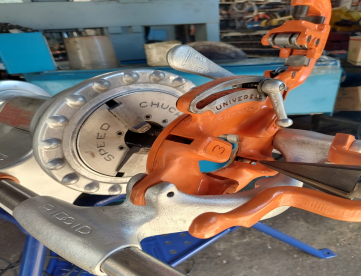 Foto: ROSQUEADEIRA - RIDGID 300 - CAP. 1/2" ATÉ 2"